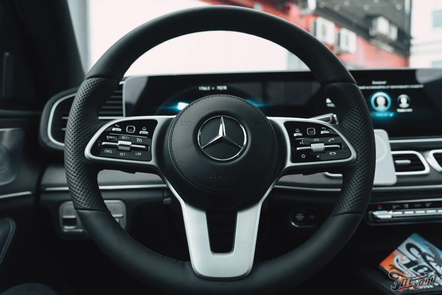 Что мы сделали с Mercedes GLS 400d? Часть 1: комплексная шумоизоляция и перетяжка руля